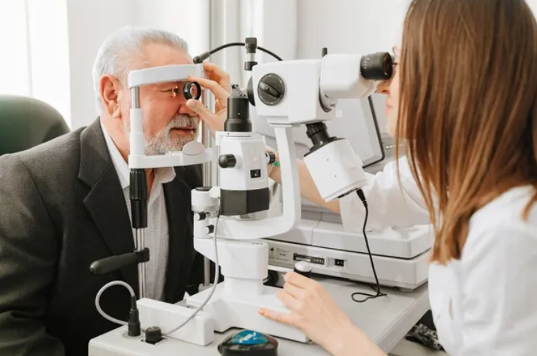 Eye Specialist in Townsville: An Overview of Services and Expertise